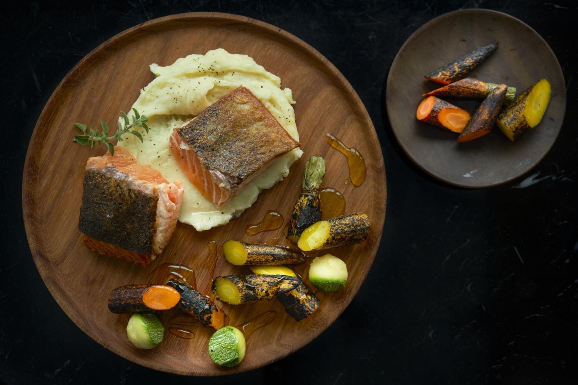 Fiesta Americana Mexico Toreo Exterior photo Salmon with mashed potatoes and vegetables